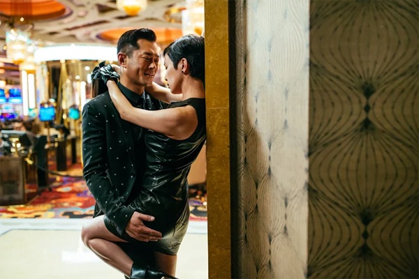 Xa Thi Man va Clara dong Su do hanh gia 2 anh 8