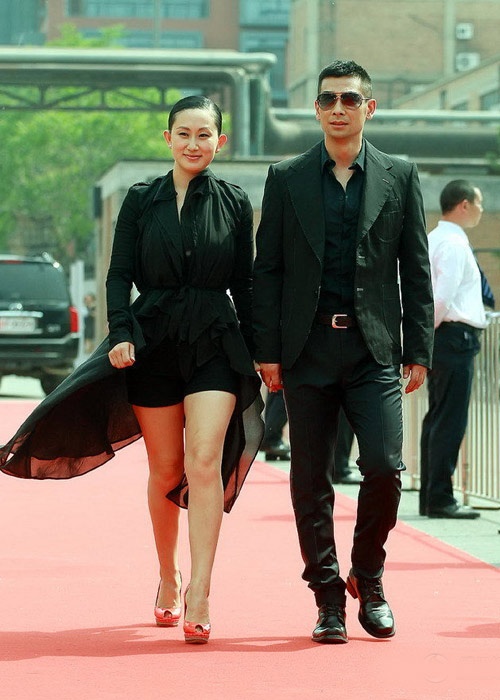 Trieu Van Trac khoa than ben vo anh 7