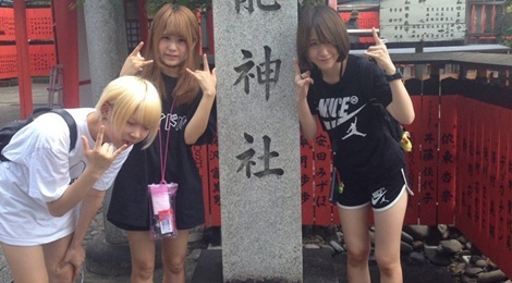 Nhom nhac nu giai nghe vi bi quan ly quay roi tinh duc hinh anh