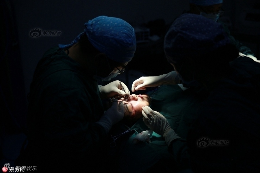 Nguoi mau Trung Quoc nang nguc de lam nghe anh 4