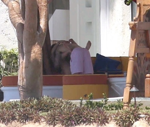 Justin Biieber ben ban gai anh 3