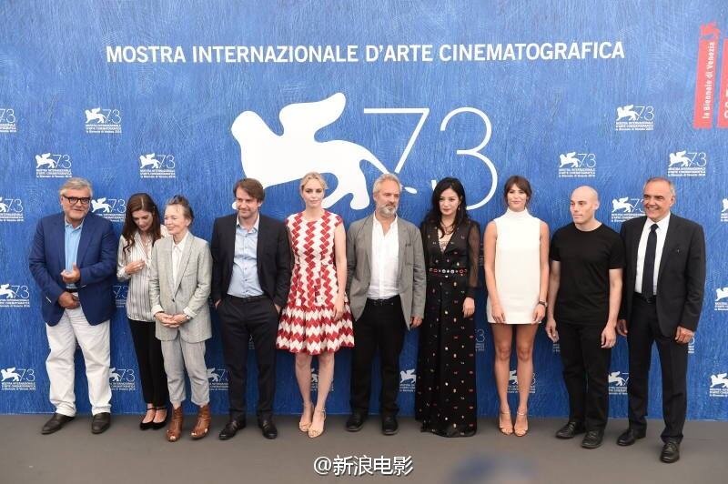 Trieu Vy mac vay nhau anh 8