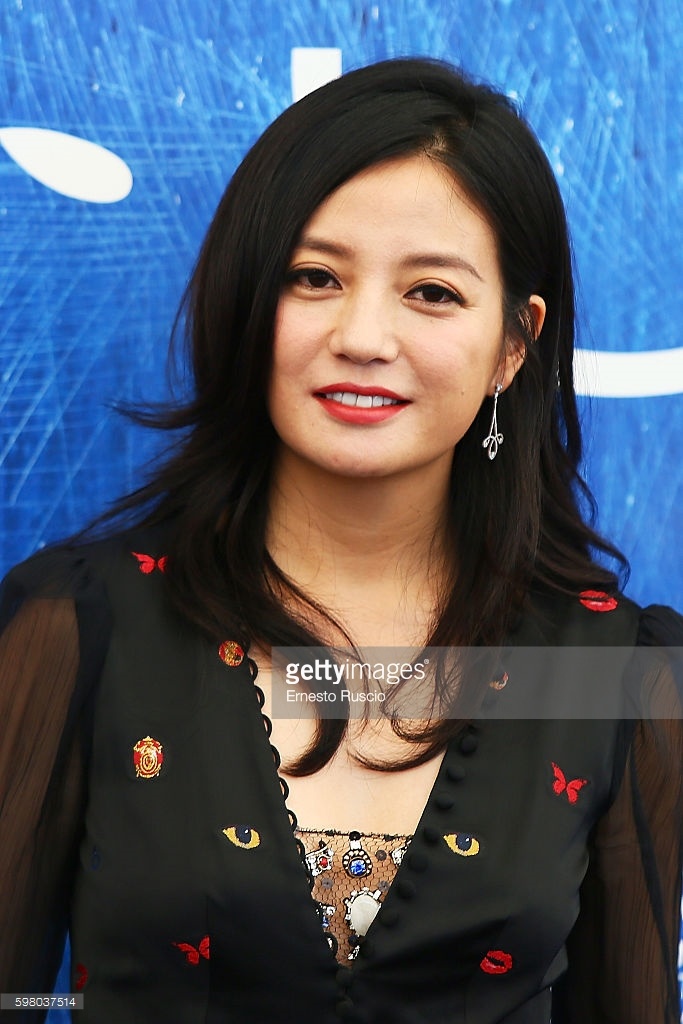 Trieu Vy mac vay nhau anh 2