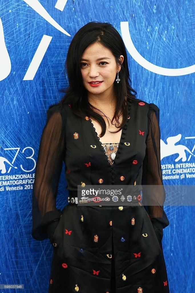 Trieu Vy mac vay nhau anh 1