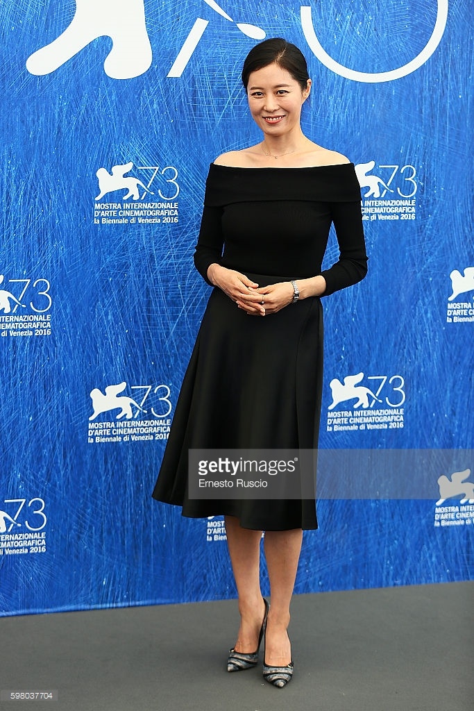 Trieu Vy mac vay nhau anh 6