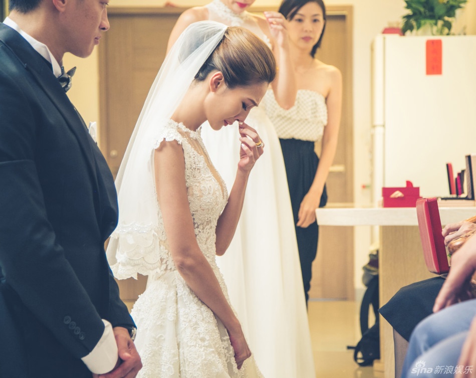 Ha Nhuan Dong cuoi anh 2