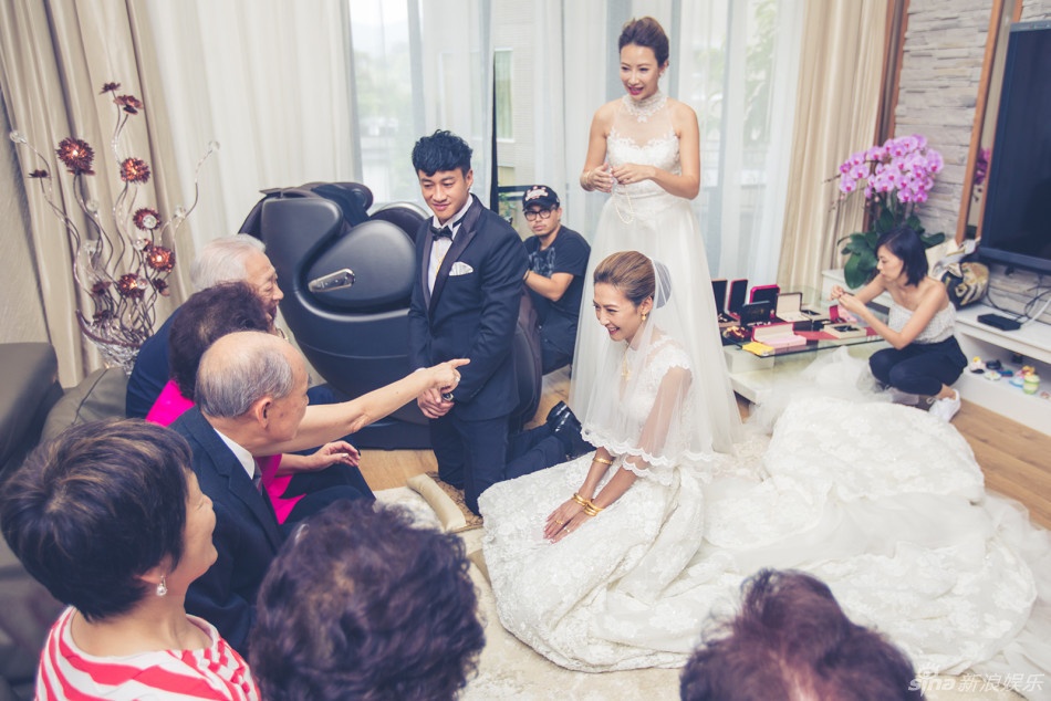 Ha Nhuan Dong cuoi anh 1