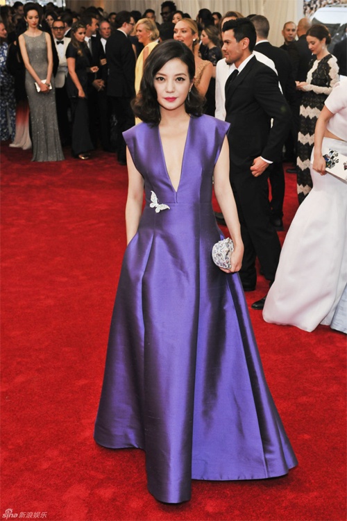 Trieu Vy khong hop vay goi cam anh 3