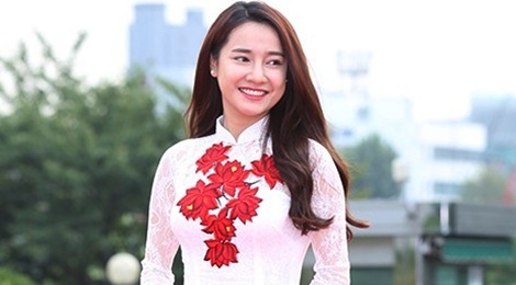 Nha Phuong duyen dang voi ao dai nhan giai thuong o Han Quoc hinh anh