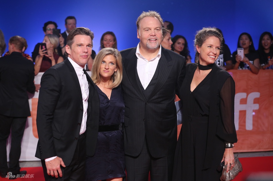 Pham Bang Bang tren tham do LHP Toronto anh 14