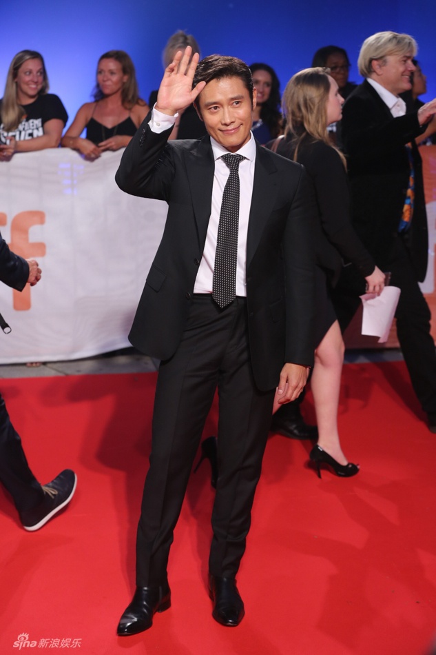 Pham Bang Bang tren tham do LHP Toronto anh 12