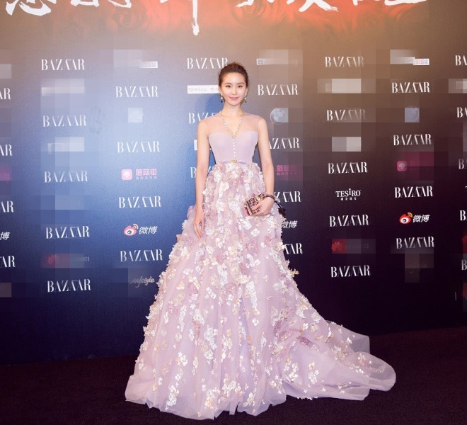 Hau truong showbiz Hoa ngu anh 1