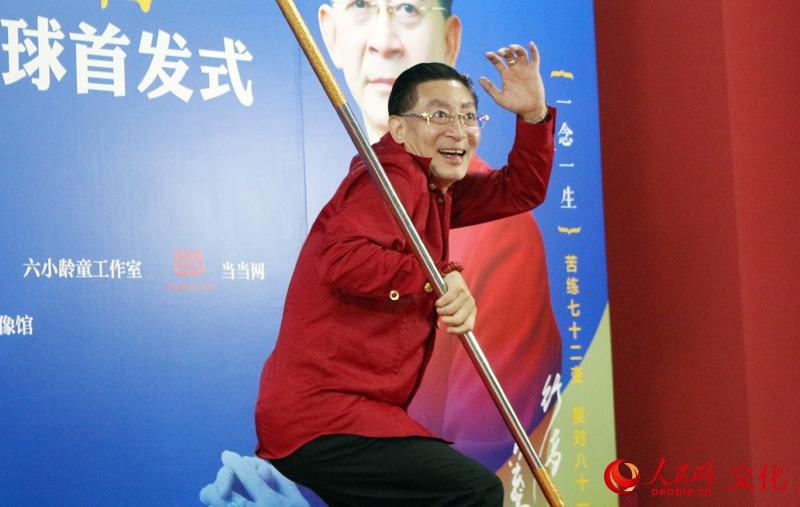 Luc Tieu Linh Dong bi don qua doi anh 2