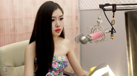 Thu nhap beo bot cua nhung MC truc tuyen bi tieng goi duc hinh anh