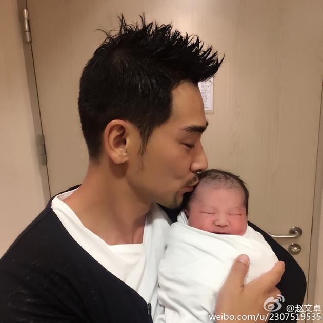 Trieu Van Trac chao don con thu 3 anh 1