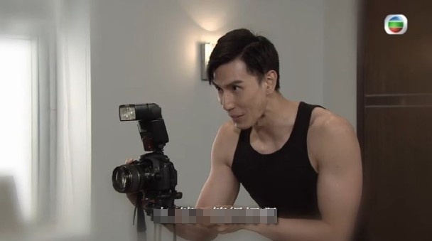 Cảnh phim cảnh sát khỏa thân gây tranh cãi ảnh 2 Canh phim canh sat khoa than gay tranh cai anh 2