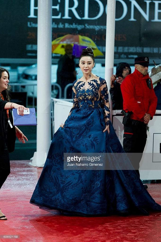 Pham Bang Bang tren tham do quoc te anh 7