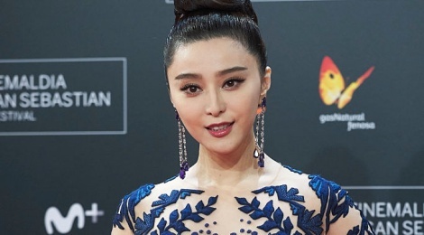 Pham Bang Bang lo dau hieu tuoi tac tren tham do hinh anh