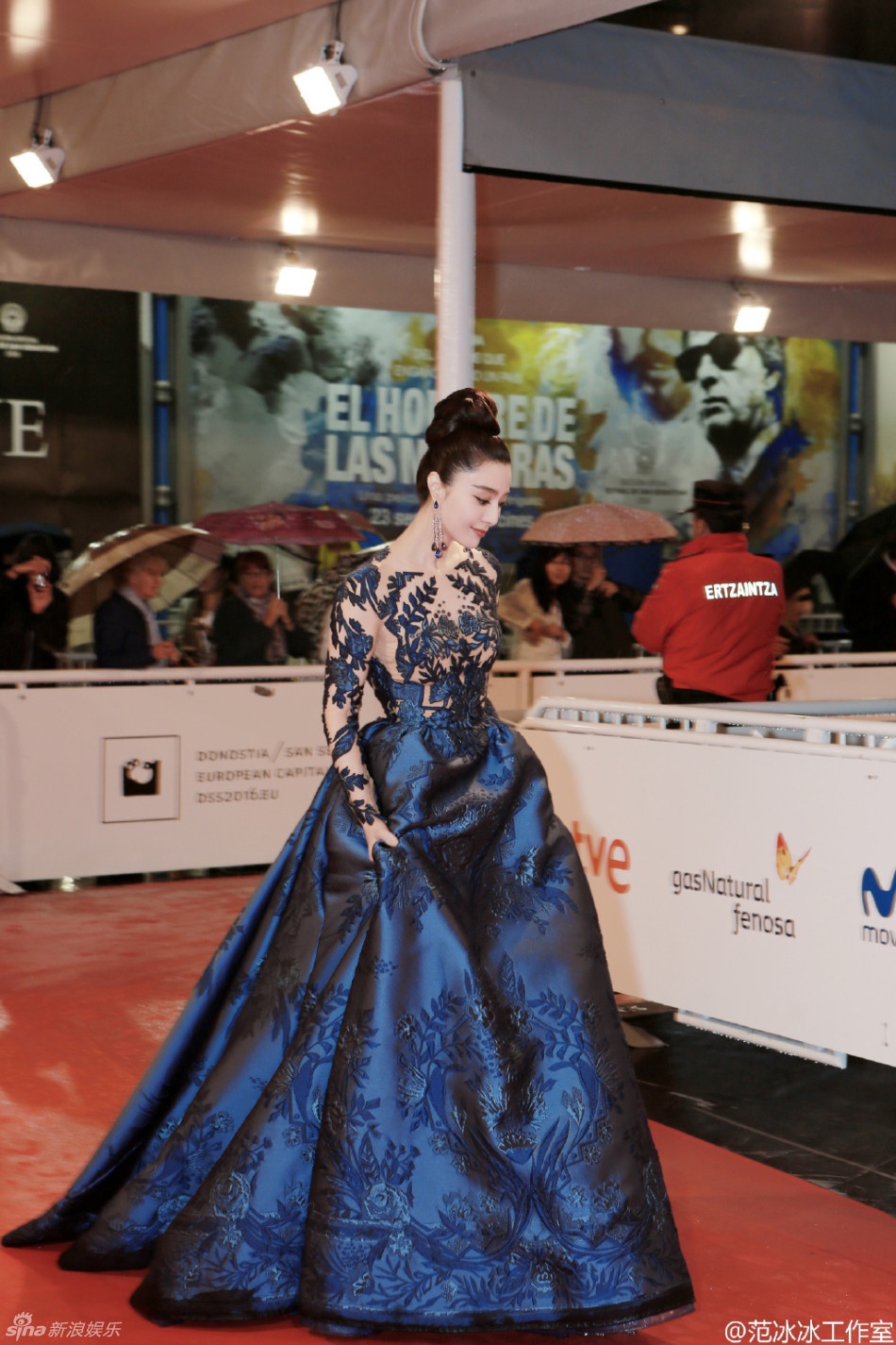 Pham Bang Bang tren tham do quoc te anh 5