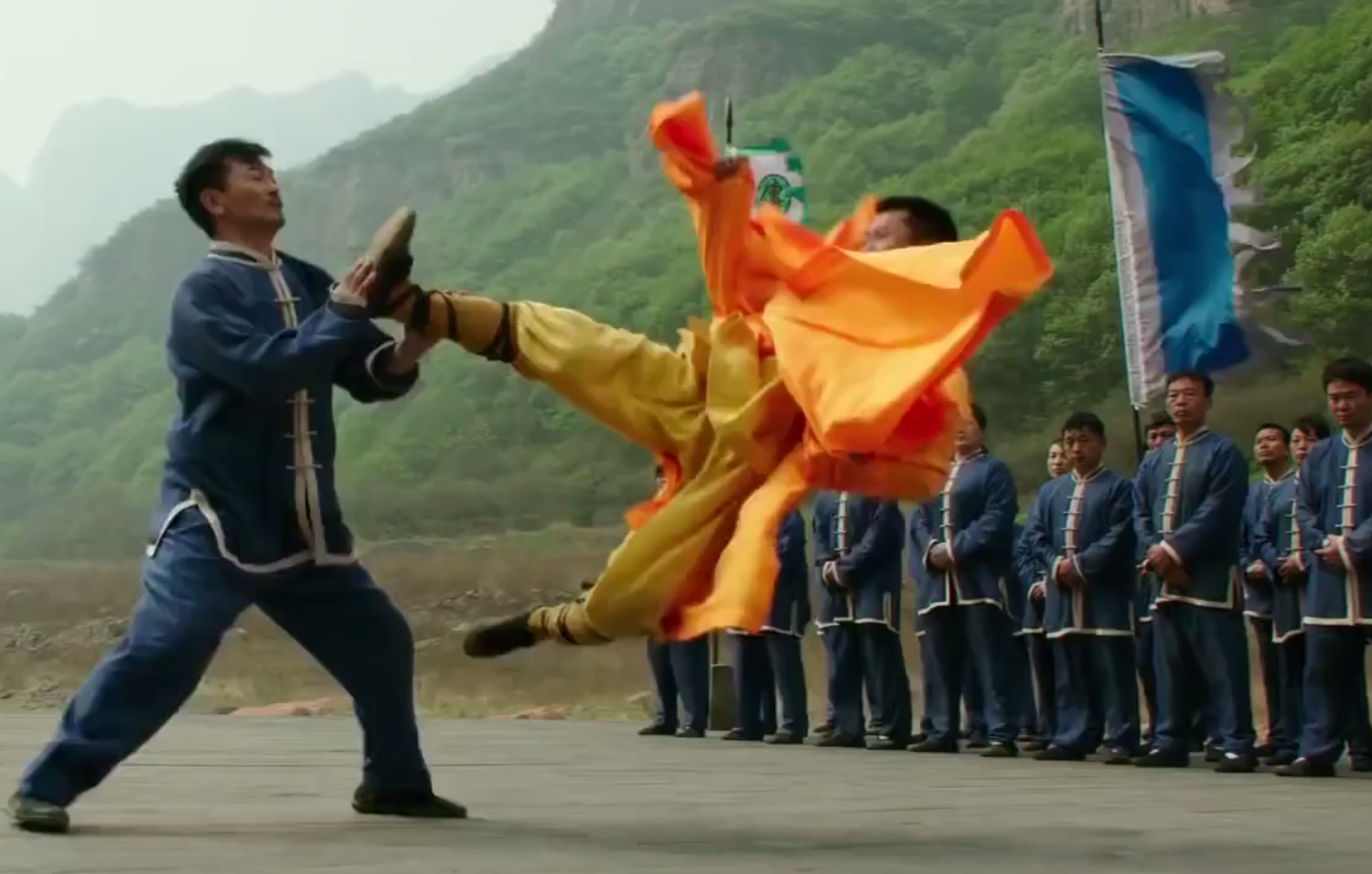 Tran ti thi kinh dien cua Ly Tieu Long anh 10