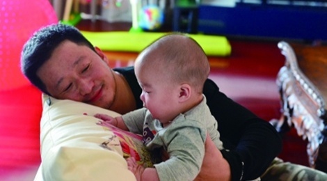 Ngo Kinh hanh phuc khi con trai da khoi benh hinh anh