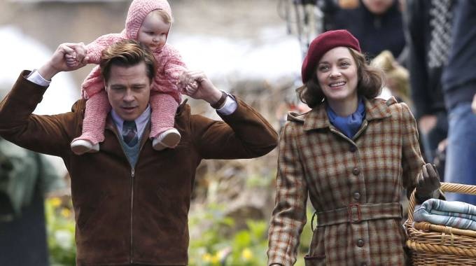 Canh nong Brad Pitt va sao nu anh 7