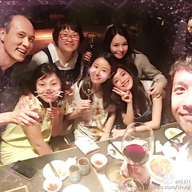 Lâm Tâm Như uống rượu, đi giày khi mang thai ảnh 1 Lam Tam Nhu uong ruou, di giay khi mang thai anh 1