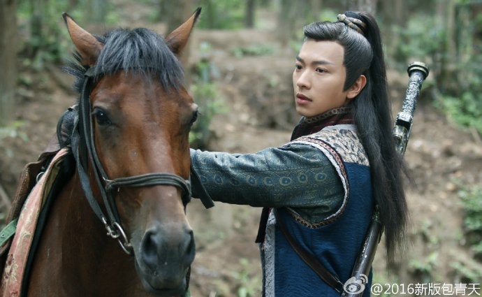 Bao Thanh Thien 2016 gay tranh cai vi canh ho hang anh 8