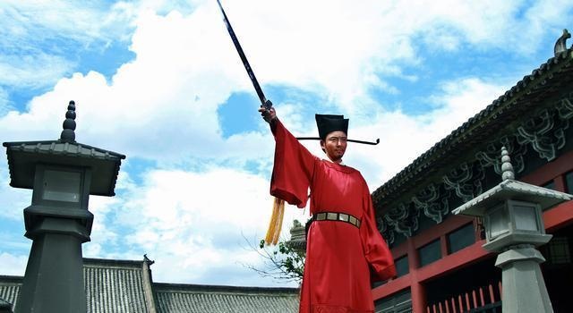 Bao Thanh Thien 2016 gay tranh cai vi canh ho hang anh 1