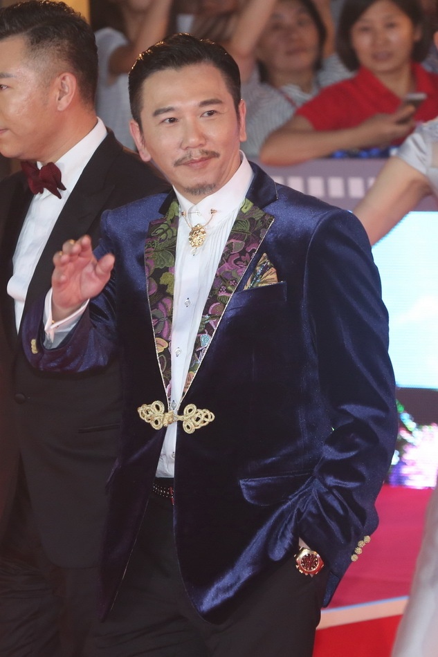 Angelababy nhan giai tai LHP Kim Ke Bach Hoa anh 13