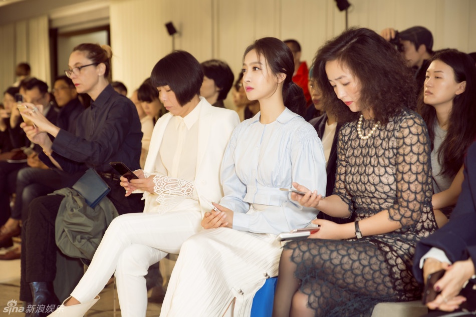 Sao Hoa ngu tai Paris Fashion Week anh 7