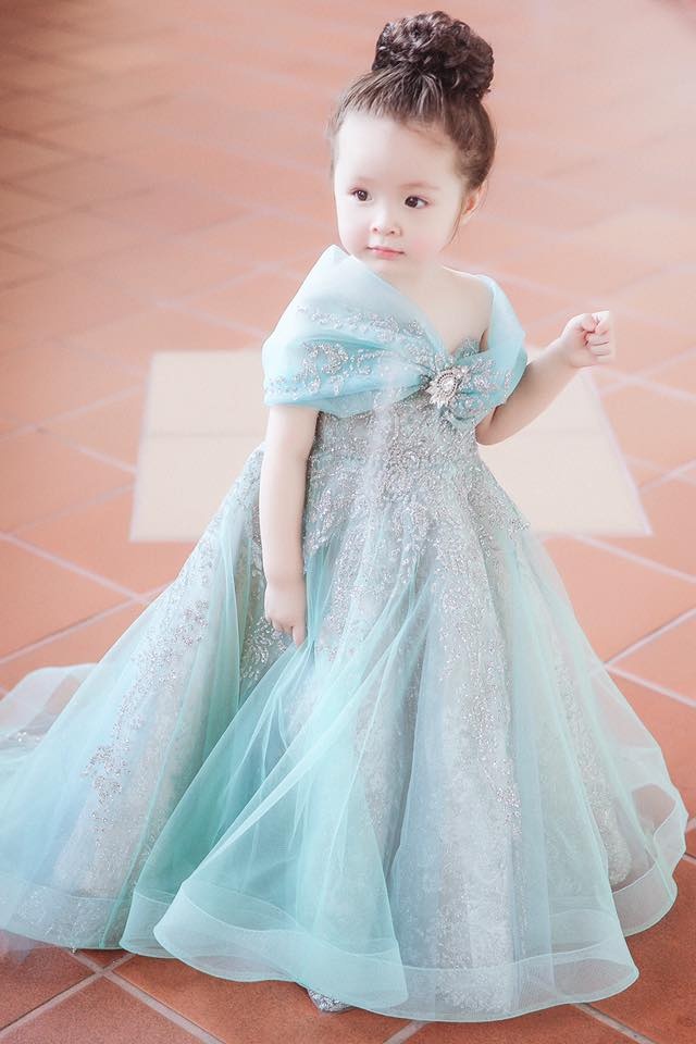 Con gái Elly Trần hóa Lọ lem ảnh 1 Con gai Elly Tran hoa Lo lem anh 1