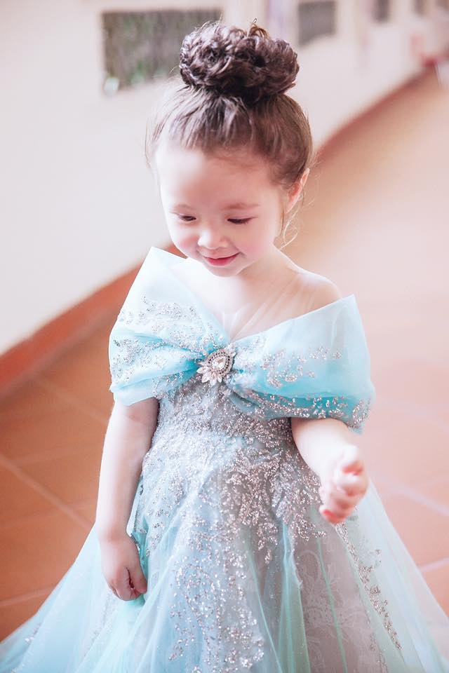 Con gái Elly Trần hóa Lọ lem ảnh 3 Con gai Elly Tran hoa Lo lem anh 3