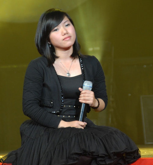 Ca si Thuy Chi thay doi ngoai hinh anh 5