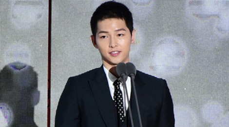 Song Joong Ki noi ve tin cuoi Song Hye Kyo khi nhan giai lon hinh anh