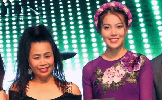 A hau Thuy Hang dau gia ao dai lam tu thien o Berlin hinh anh