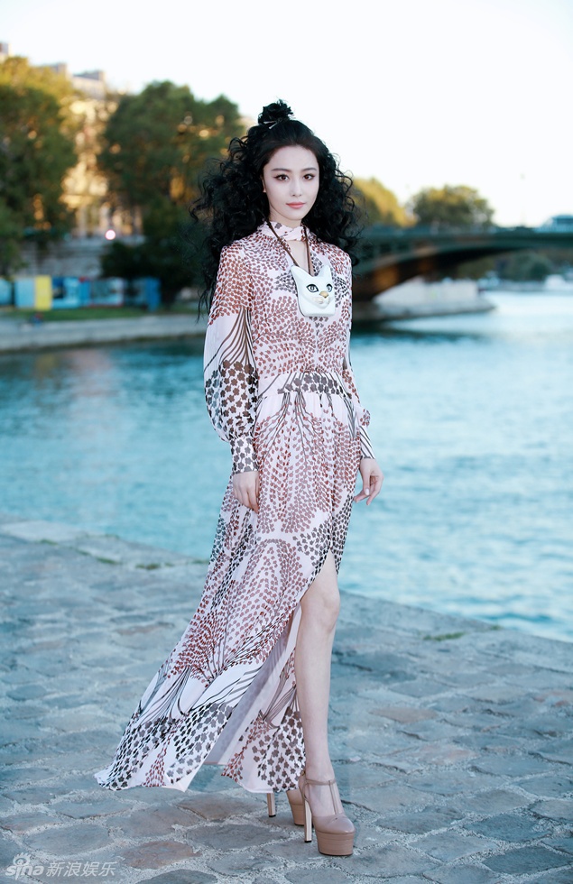 Sao Hoa ngu tai Tuan le thoi trang anh 1