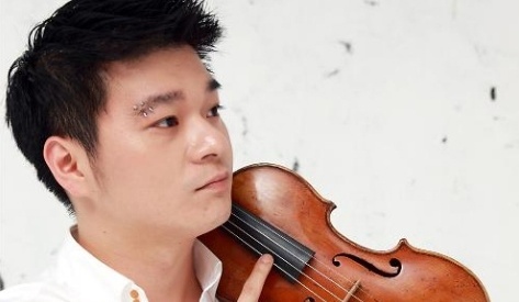 Than dong am nhac Han dot tu tren xe taxi hinh anh