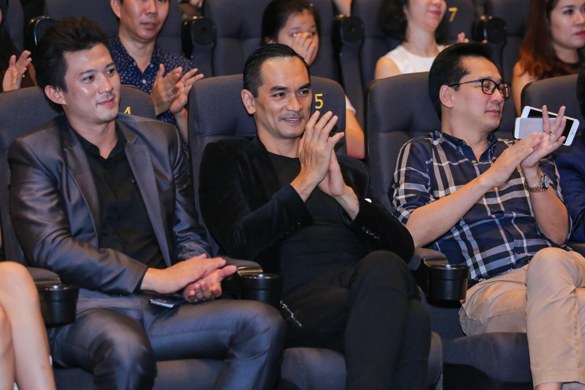 Ma Duc Chung chuc mung Khanh My anh 6