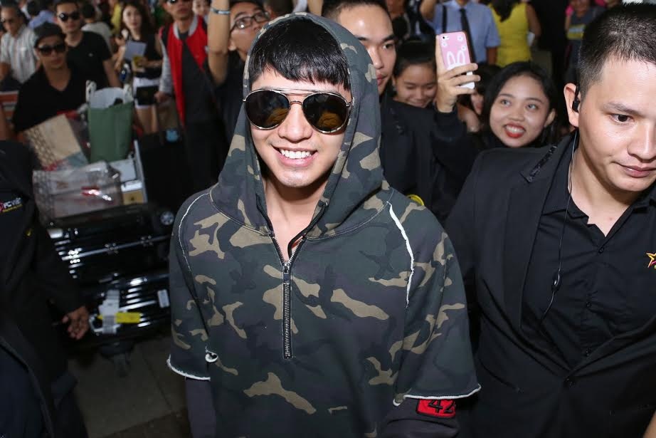 Noo Phuoc Thinh ve nuoc anh 7