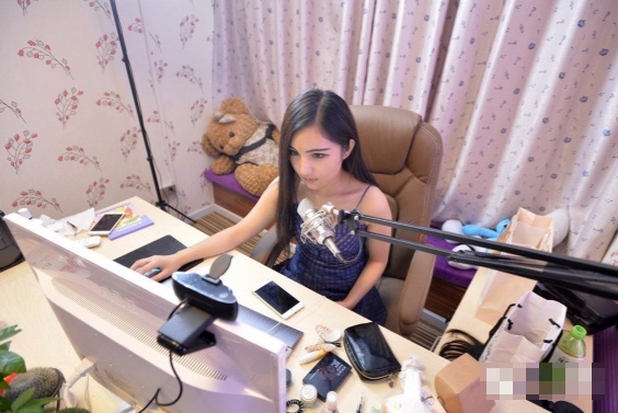 Hơn 1000 MC bị đuổi ảnh 1 Hon 1000 MC bi duoi anh 1