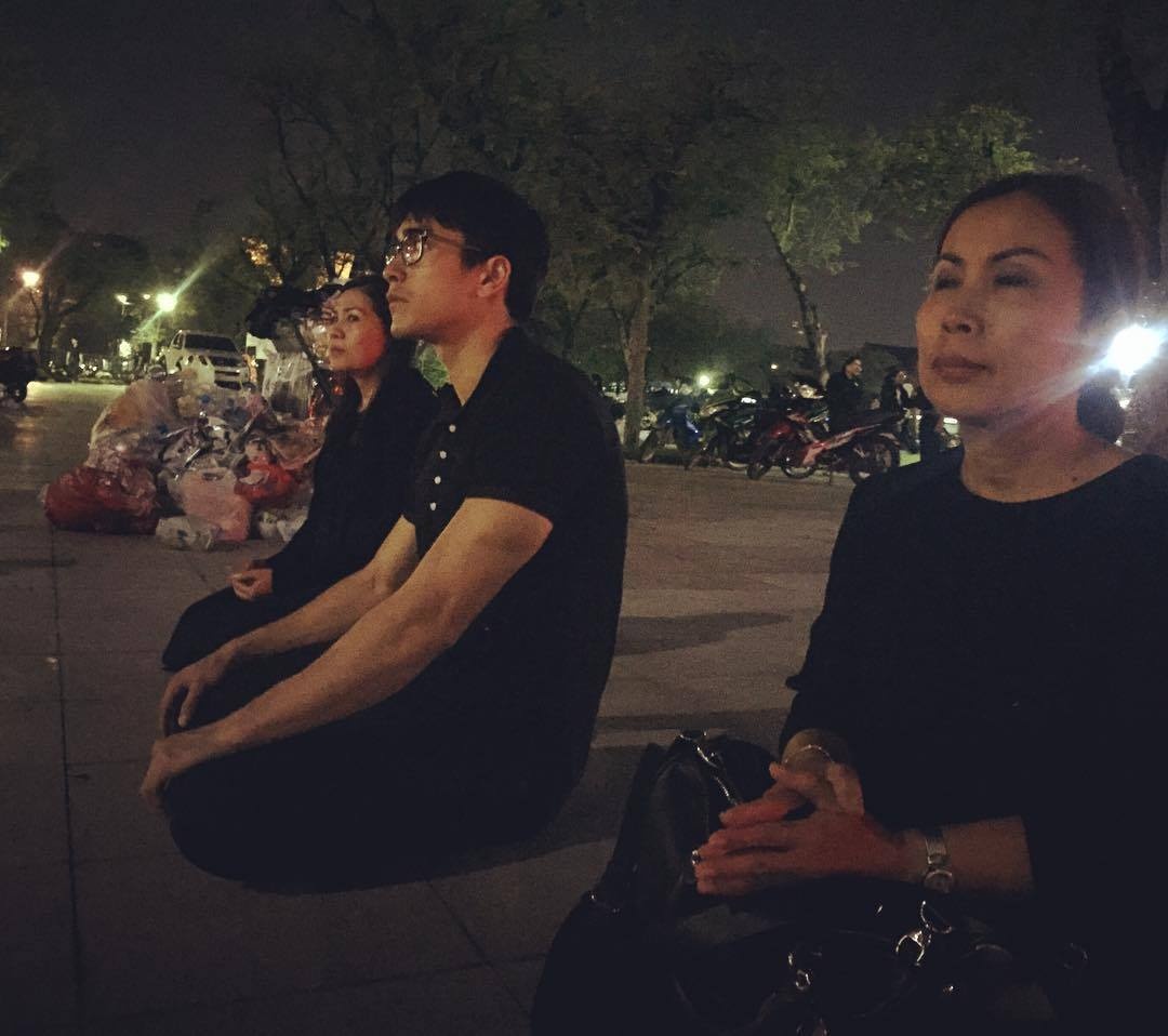 Nghe si vieng vua Thai Lan anh 2