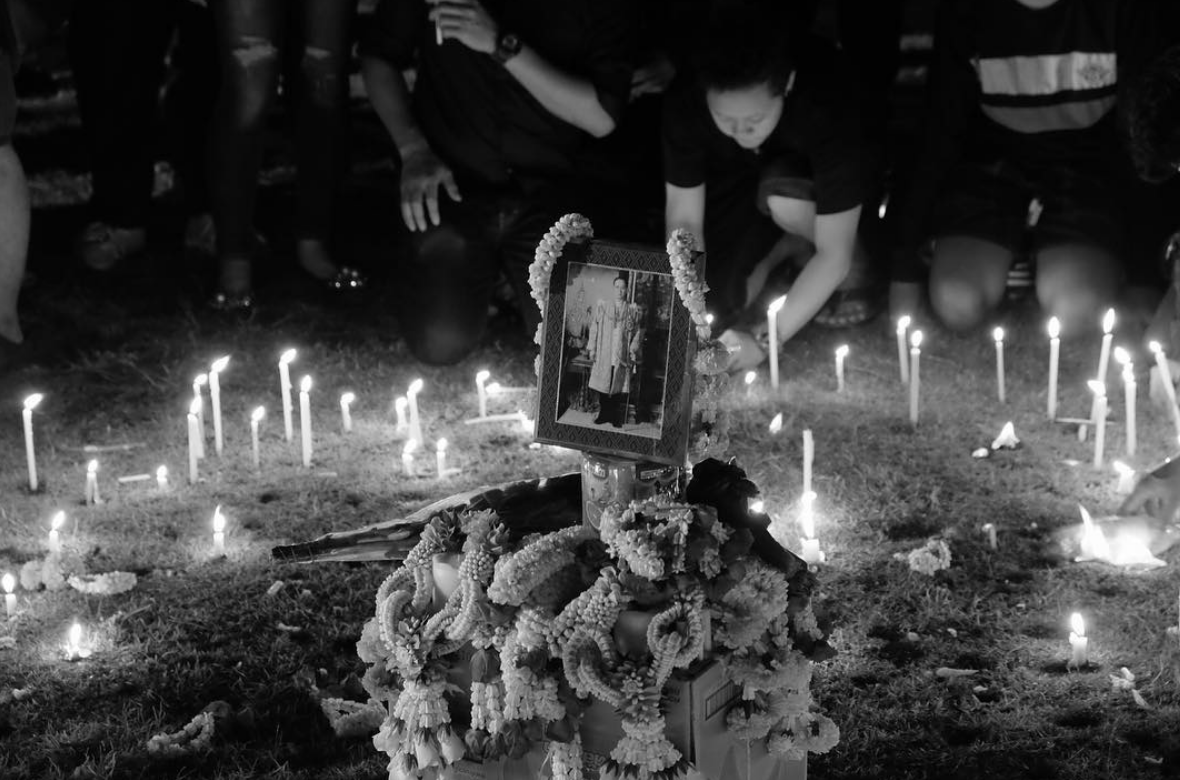 Nghe si vieng vua Thai Lan anh 1