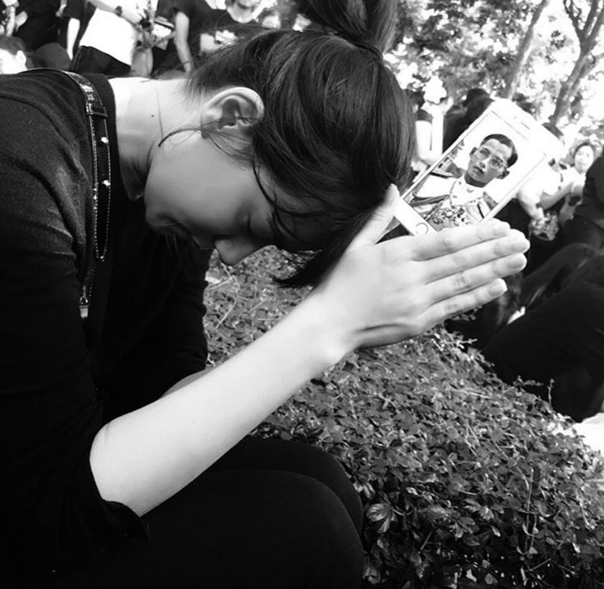 Nghe si vieng vua Thai Lan anh 4