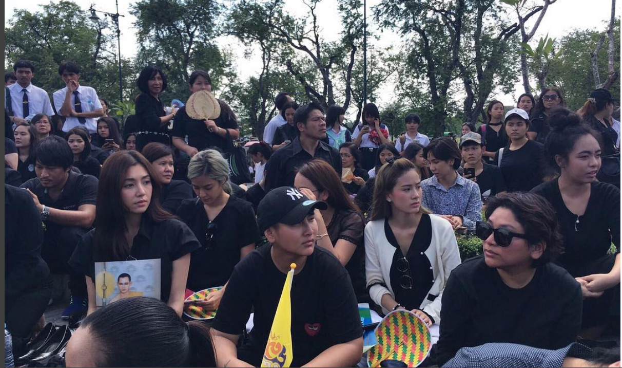 Nghe si vieng vua Thai Lan anh 9