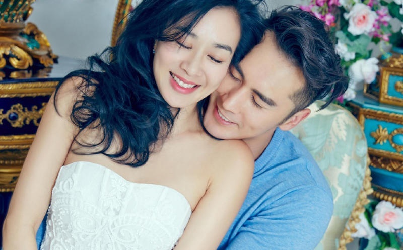 Anh cuoi sao nu goc Viet va ban trai kem 12 tuoi hinh anh