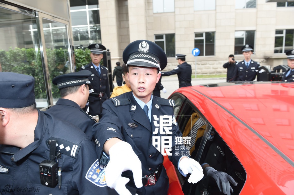 Vuong Bao Cuong ly hon anh 2