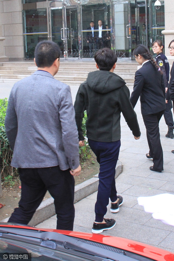 Vuong Bao Cuong ly hon anh 5