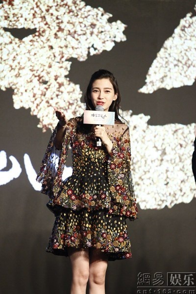 Angelababy beo trong buoi hop bao Nguoi lai do anh 3