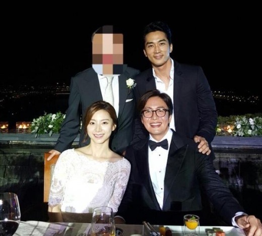 Bae Yong Joon va vo don con trai dau long anh 1